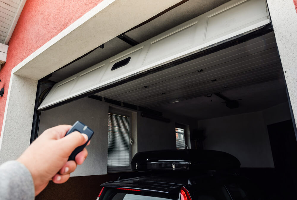 Nowoczesne bramy garażowe – jak wybrać właściwy model?